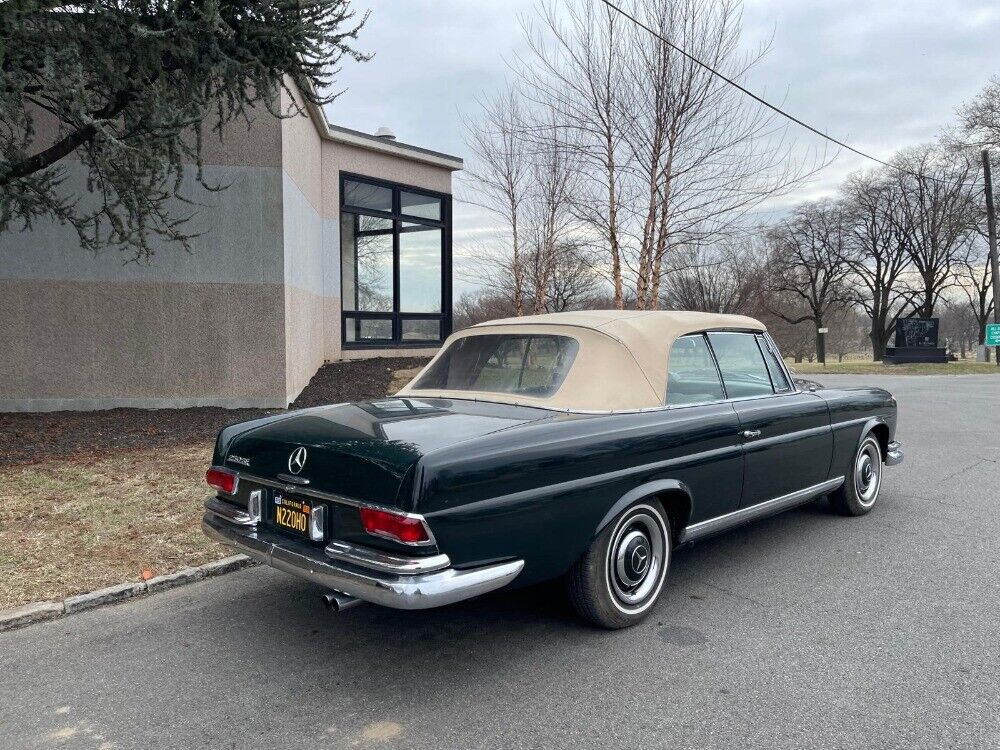 Mercedes-Benz-250SE-Cabriolet-1967-4