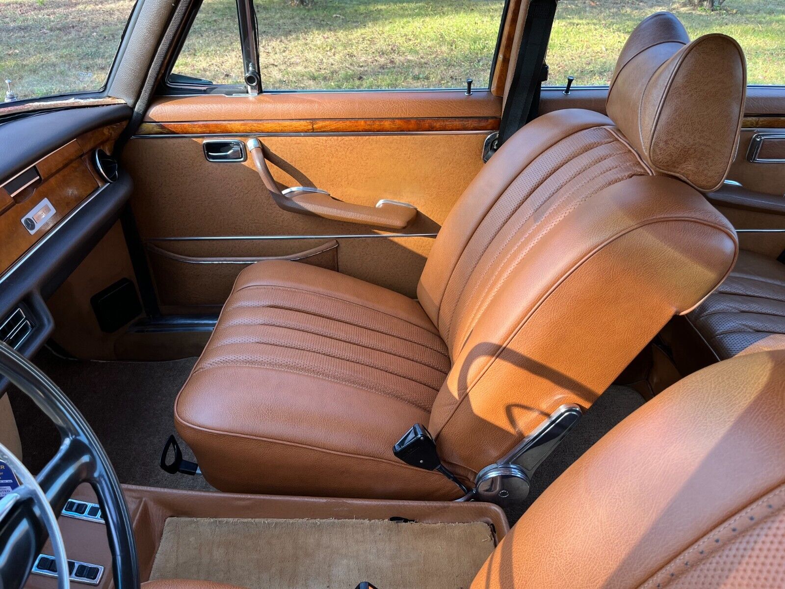 Mercedes-Benz-300-SEL-Berline-1971-Brown-Tan-226918-9