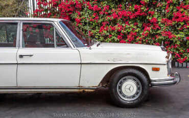 Mercedes-Benz-300-Series-1970-White-Other-Color-0-9