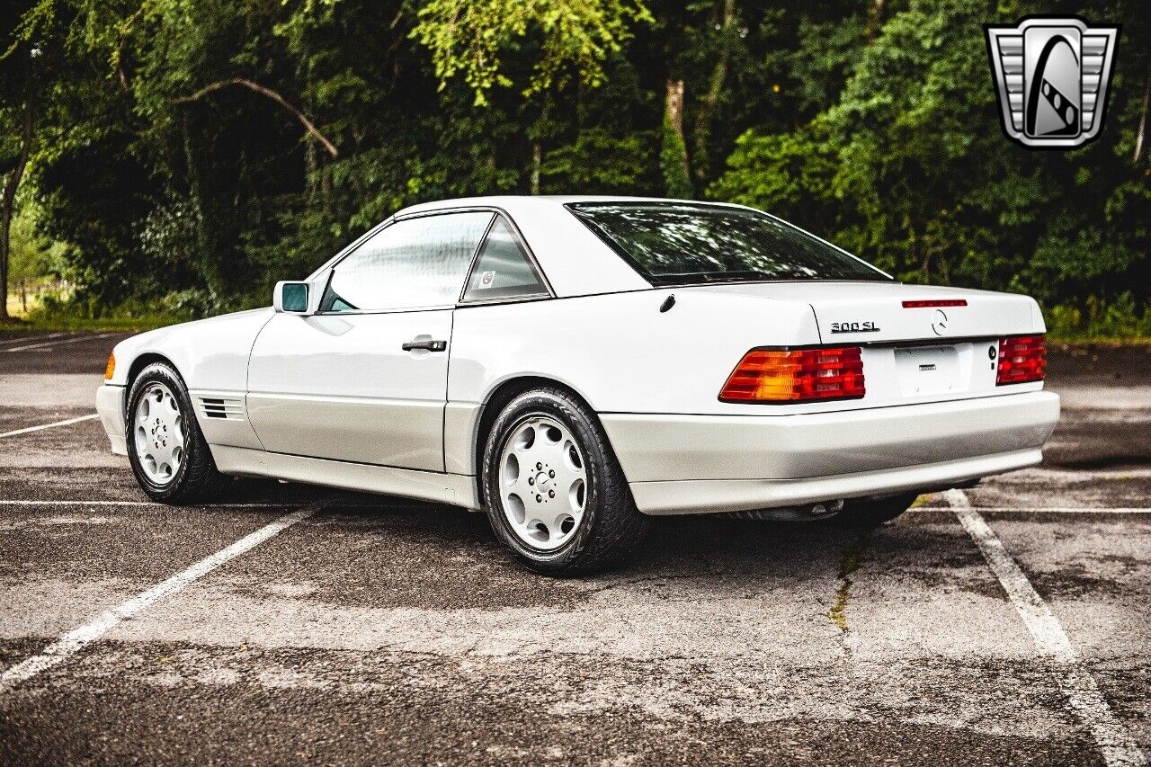 Mercedes-Benz-300-Series-1990-4