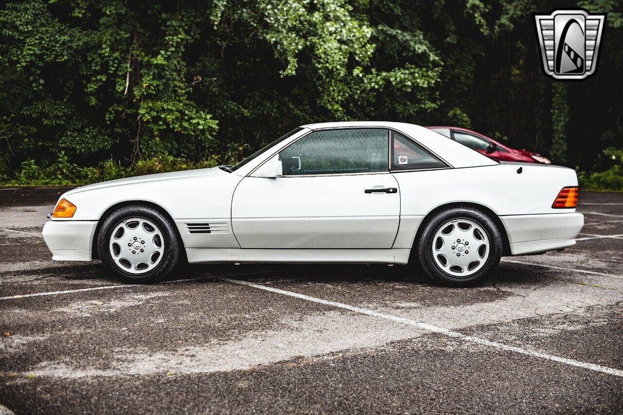 Mercedes-Benz-300-Series-1990-White-Blue-173592-3