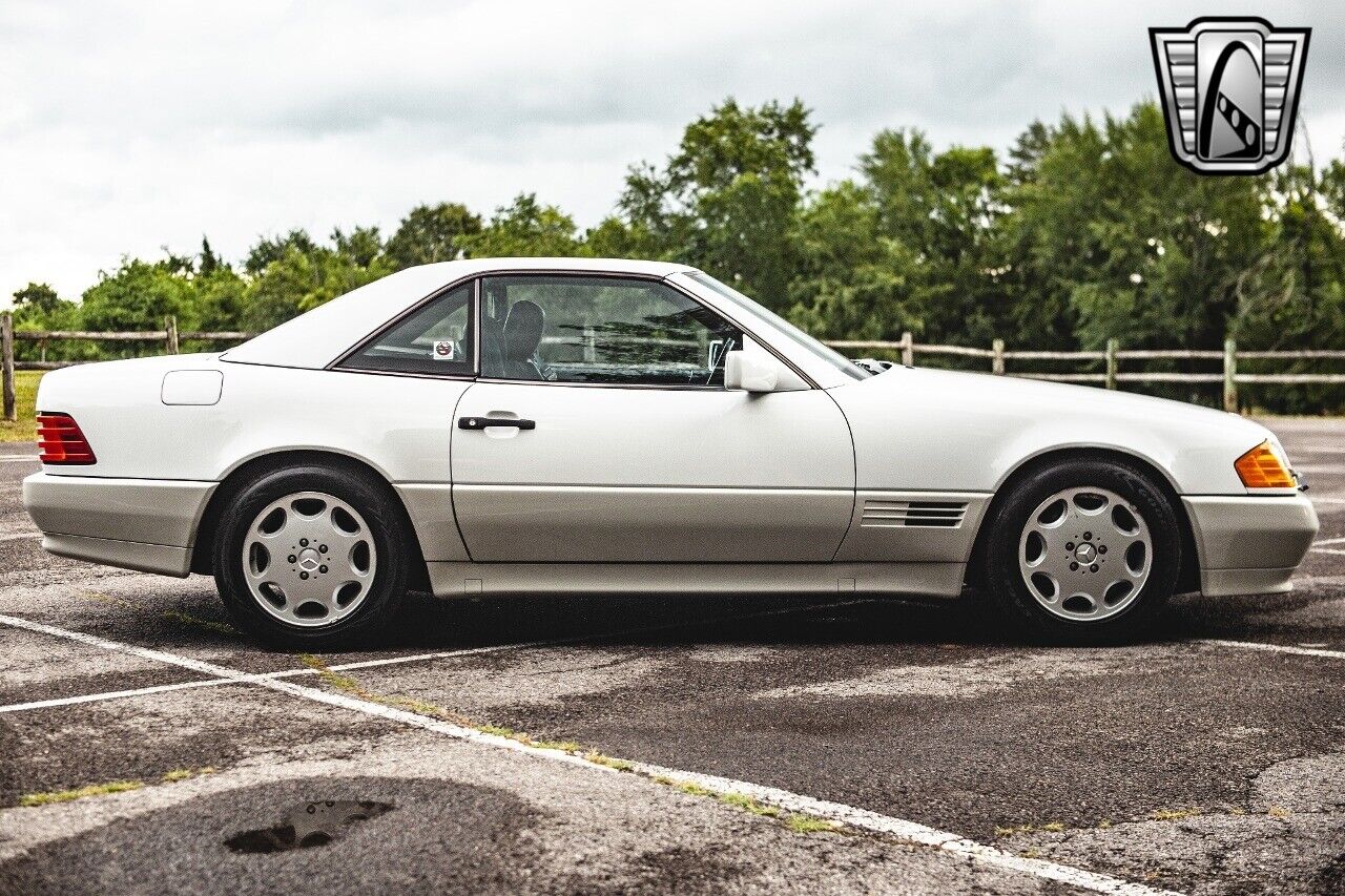 Mercedes-Benz-300-Series-1990-White-Blue-173592-7