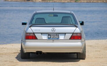 Mercedes-Benz-300-Series-1991-Silver-Black-64374-36