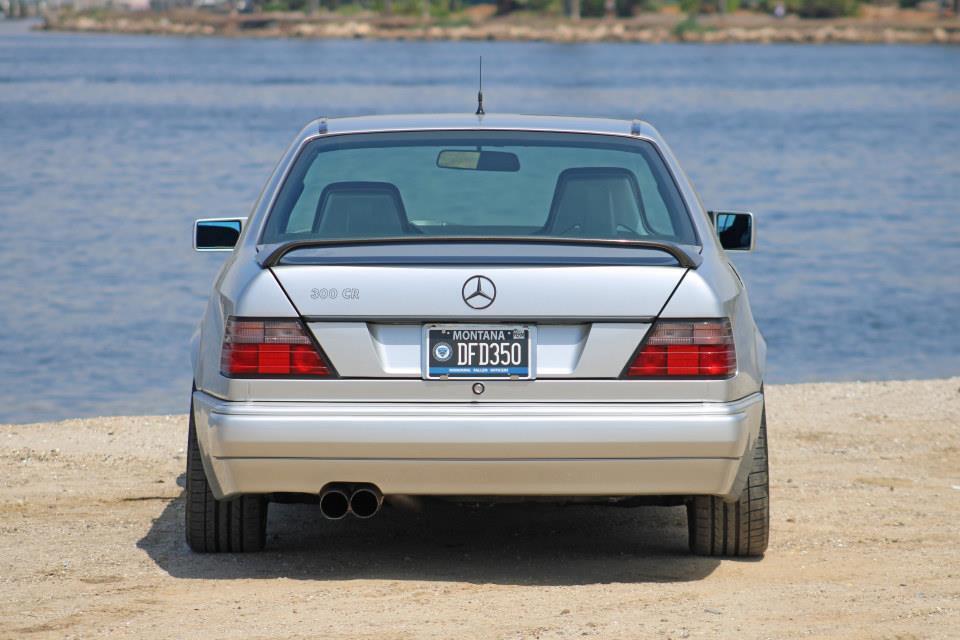 Mercedes-Benz-300-Series-1991-Silver-Black-64374-36