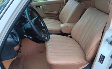 Mercedes-Benz-300-Series-Berline-1981-White-Tan-154008-19