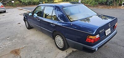 Mercedes-Benz-300-Series-Berline-1986-Blue-Palomino-171878-2