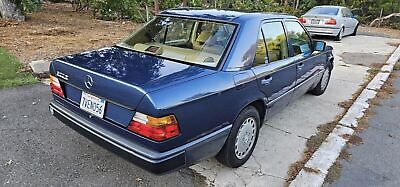 Mercedes-Benz-300-Series-Berline-1986-Blue-Palomino-171878-3