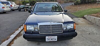 Mercedes-Benz-300-Series-Berline-1986-Blue-Palomino-171878-5