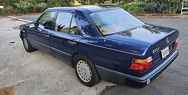 Mercedes-Benz-300-Series-Berline-1986-Blue-Palomino-171878-6