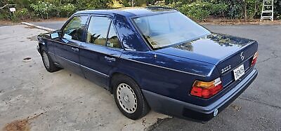 Mercedes-Benz-300-Series-Berline-1986-Blue-Palomino-171878-6