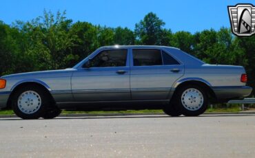 Mercedes-Benz-300-Series-Berline-1990-Silver-Blue-112759-4