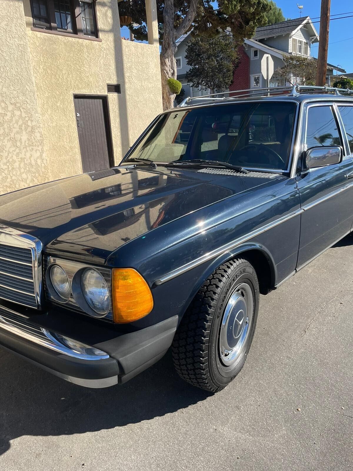 Mercedes-Benz-300-Series-Break-1980-18