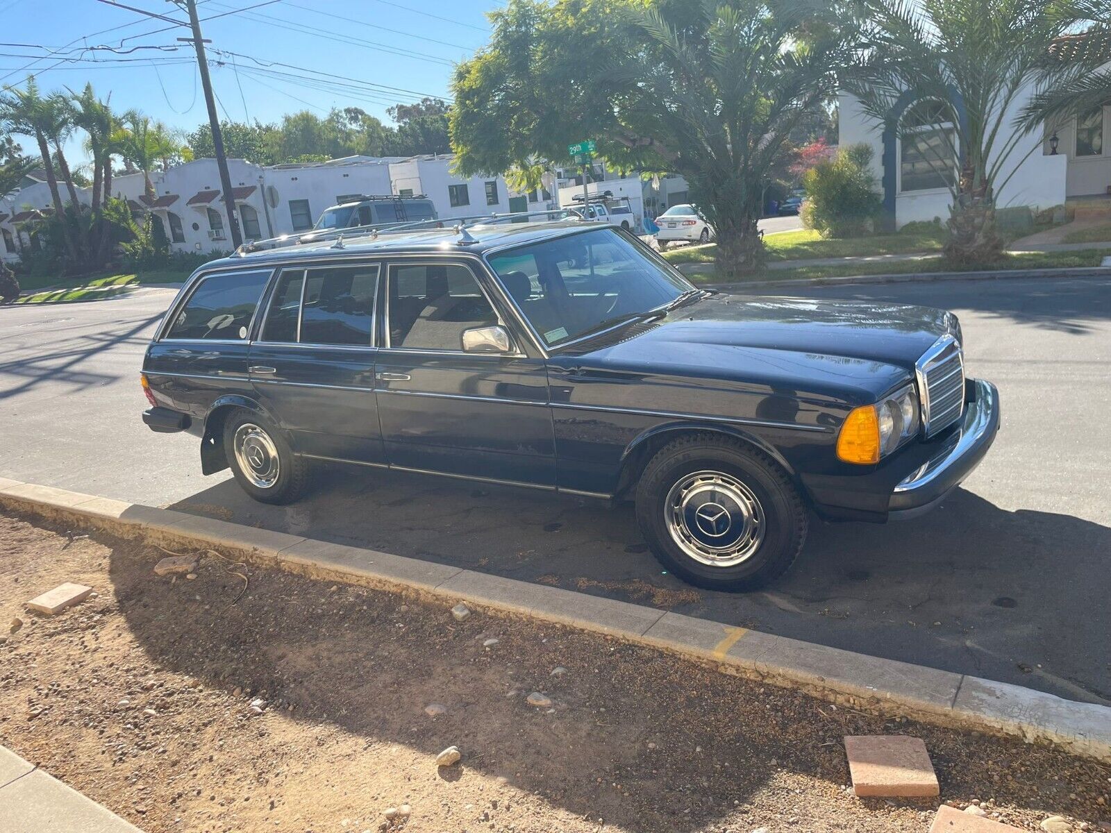 Mercedes-Benz-300-Series-Break-1980-27