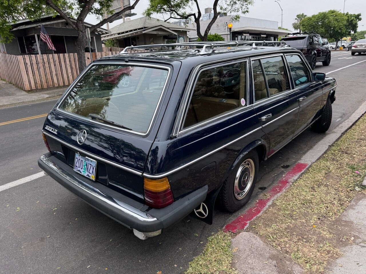 Mercedes-Benz-300-Series-Break-1980-3