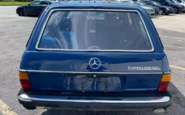 Mercedes-Benz-300-Series-Break-1983-Blue-Blue-303102-3