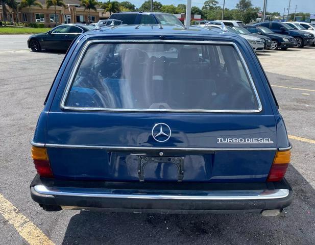 Mercedes-Benz-300-Series-Break-1983-Blue-Blue-303102-3