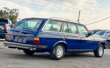 Mercedes-Benz-300-Series-Break-1985-Blue-Blue-0-1