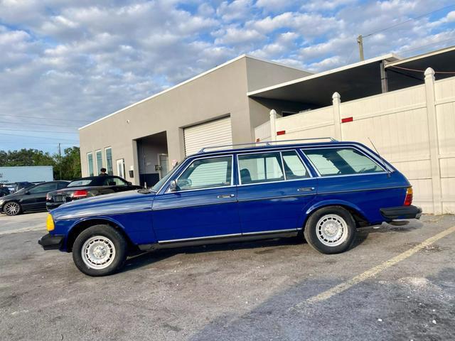 Mercedes-Benz-300-Series-Break-1985-Blue-Blue-0-11