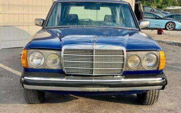 Mercedes-Benz-300-Series-Break-1985-Blue-Blue-0-4