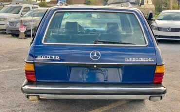 Mercedes-Benz-300-Series-Break-1985-Blue-Blue-0-5