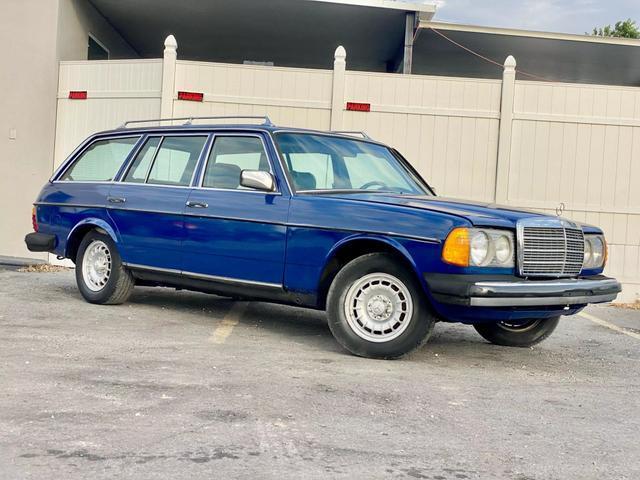 Mercedes-Benz-300-Series-Break-1985-Blue-Blue-0-6