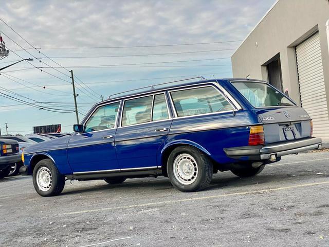 Mercedes-Benz-300-Series-Break-1985-Blue-Blue-0-7