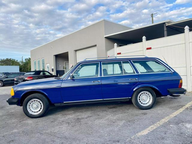 Mercedes-Benz-300-Series-Break-1985-Blue-Blue-0-8