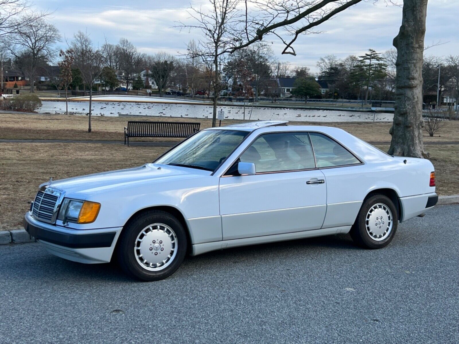 Mercedes-Benz 300-Series Coupe 1990 à vendre