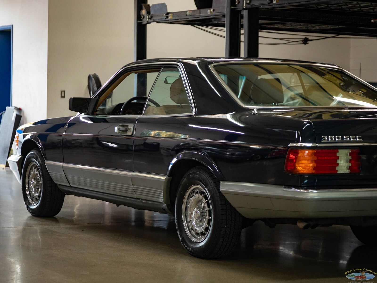 Mercedes-Benz-380-SEC-Coupe-1982-Blue-Tan-111027-21