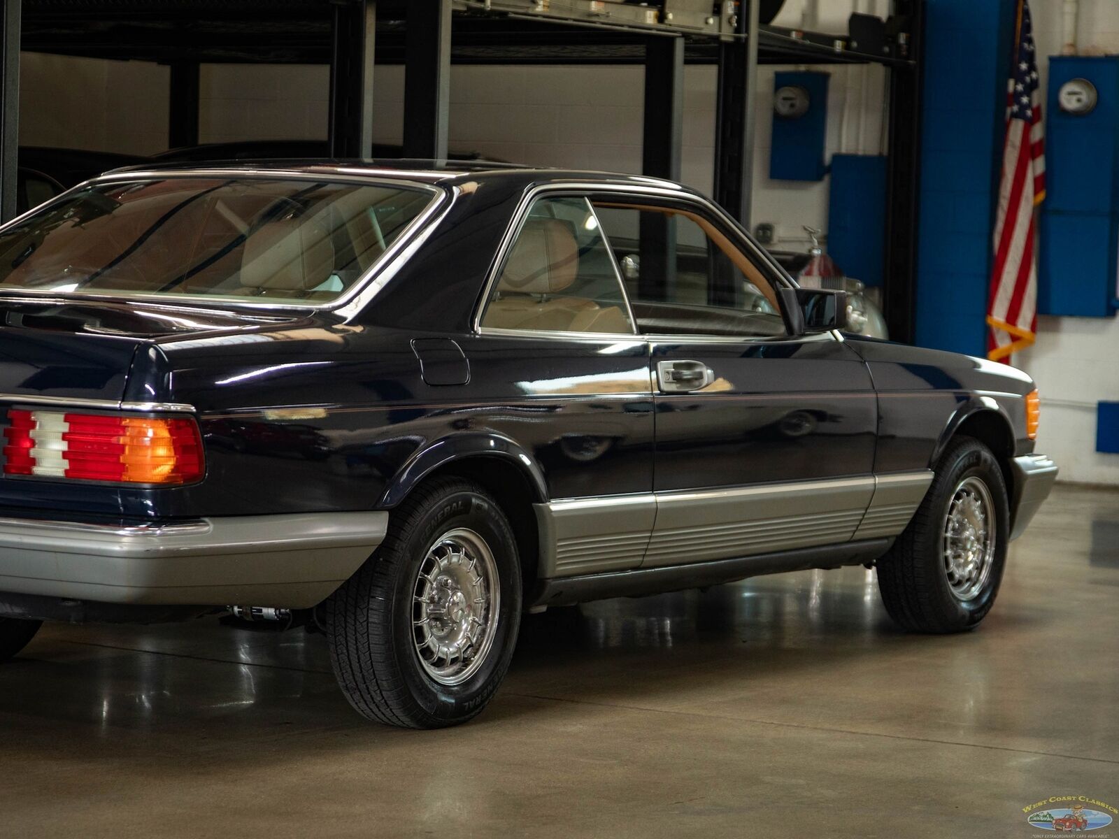 Mercedes-Benz-380-SEC-Coupe-1982-Blue-Tan-111027-25