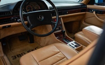 Mercedes-Benz-380-SEC-Coupe-1982-Blue-Tan-111027-34