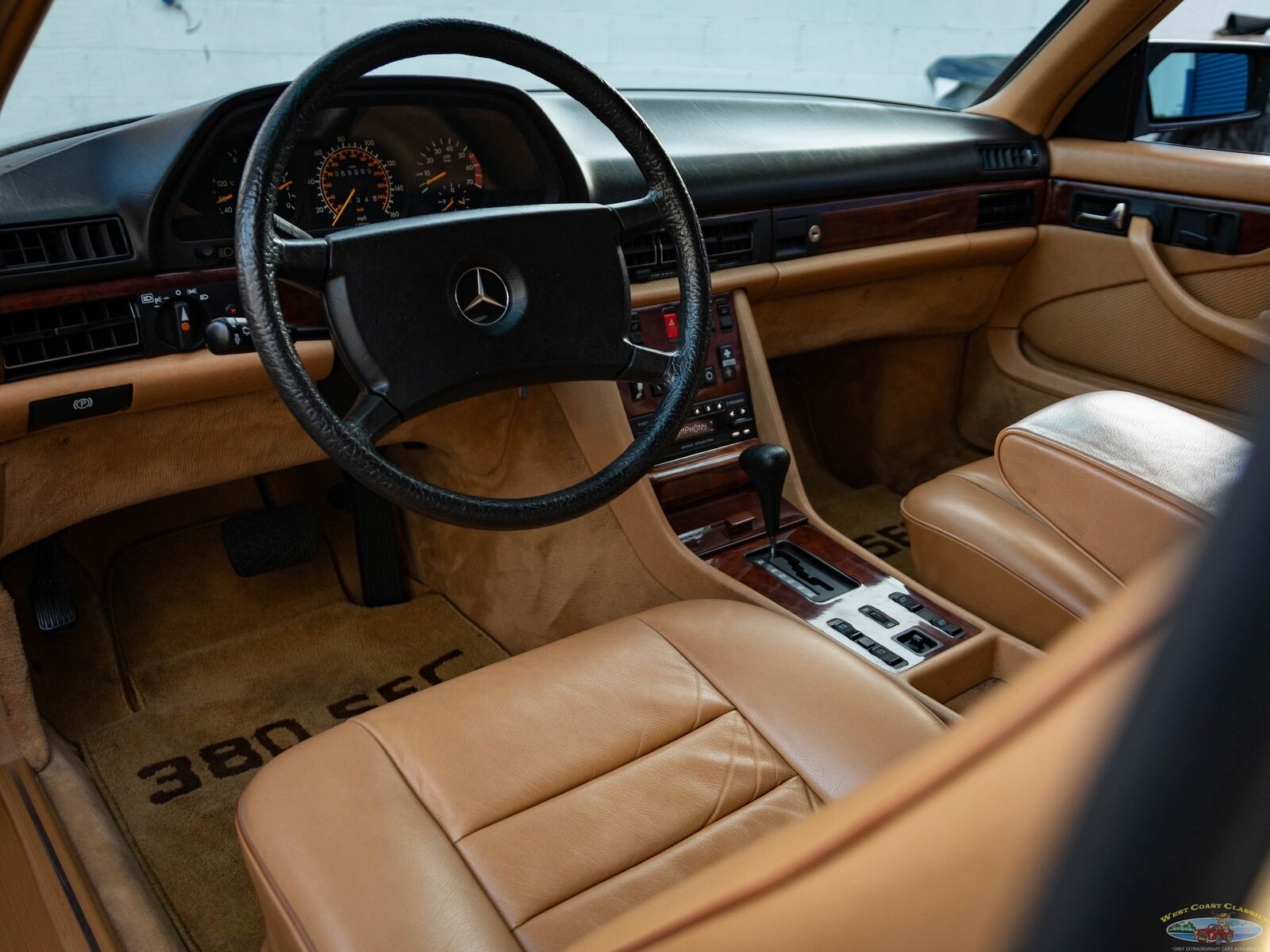 Mercedes-Benz-380-SEC-Coupe-1982-Blue-Tan-111027-34