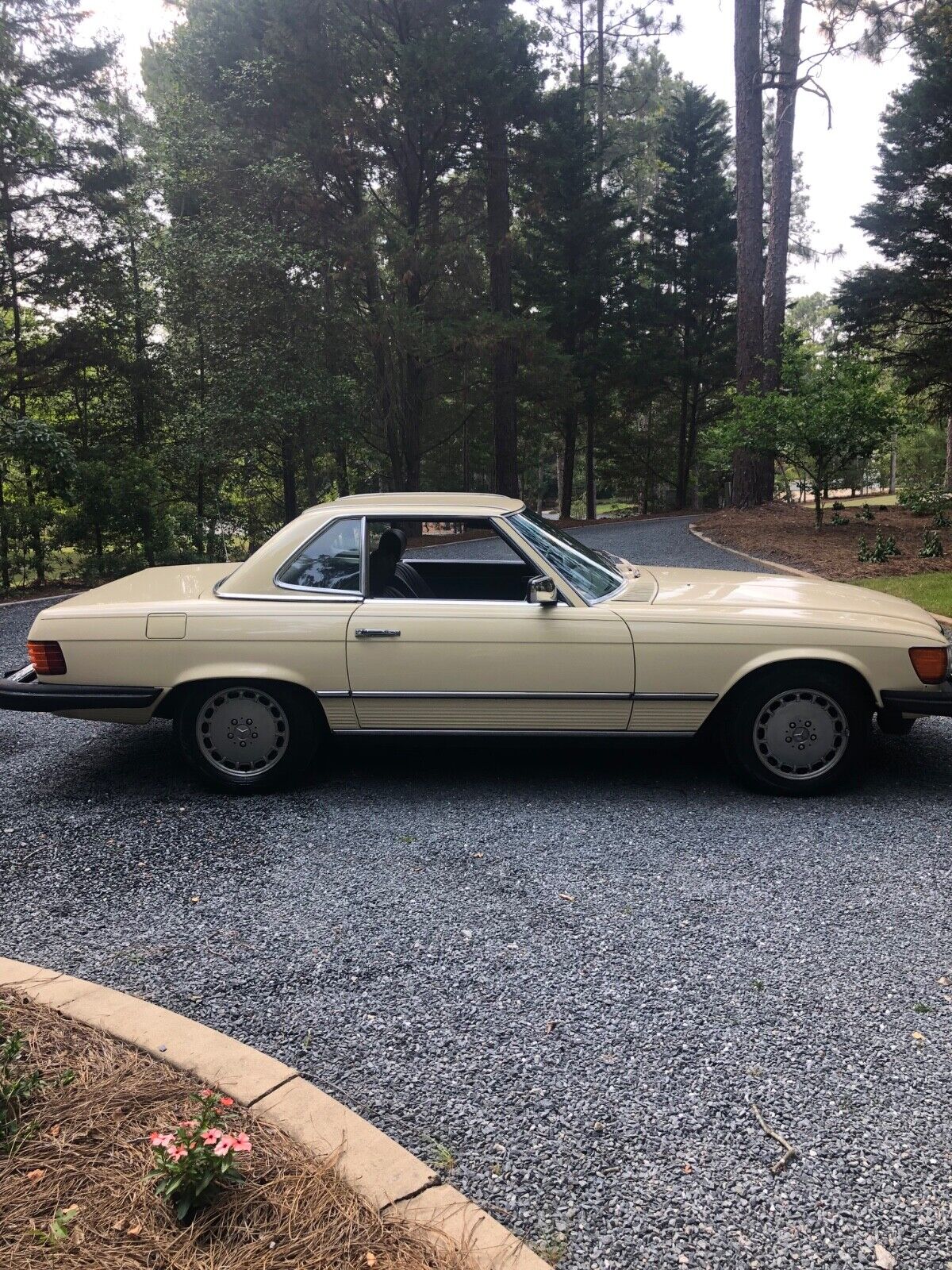 Mercedes-Benz-380-SL-Cabriolet-1981-1