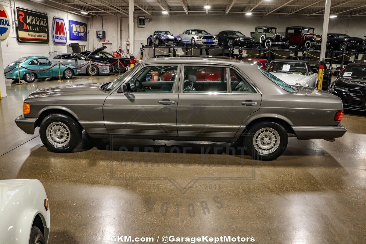 Mercedes-Benz-380SEL-Berline-1983-Gray-Gray-319408-10