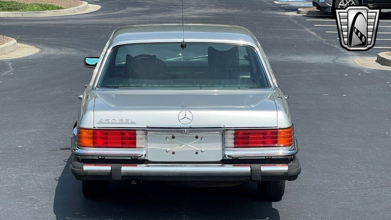 Mercedes-Benz-400-Series-1977-4