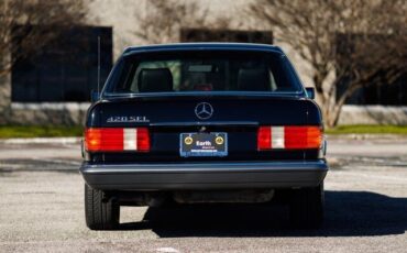 Mercedes-Benz-400-Series-Berline-1989-12