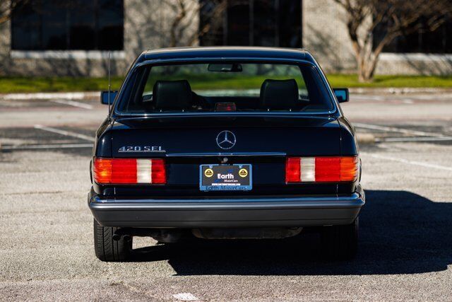 Mercedes-Benz-400-Series-Berline-1989-13