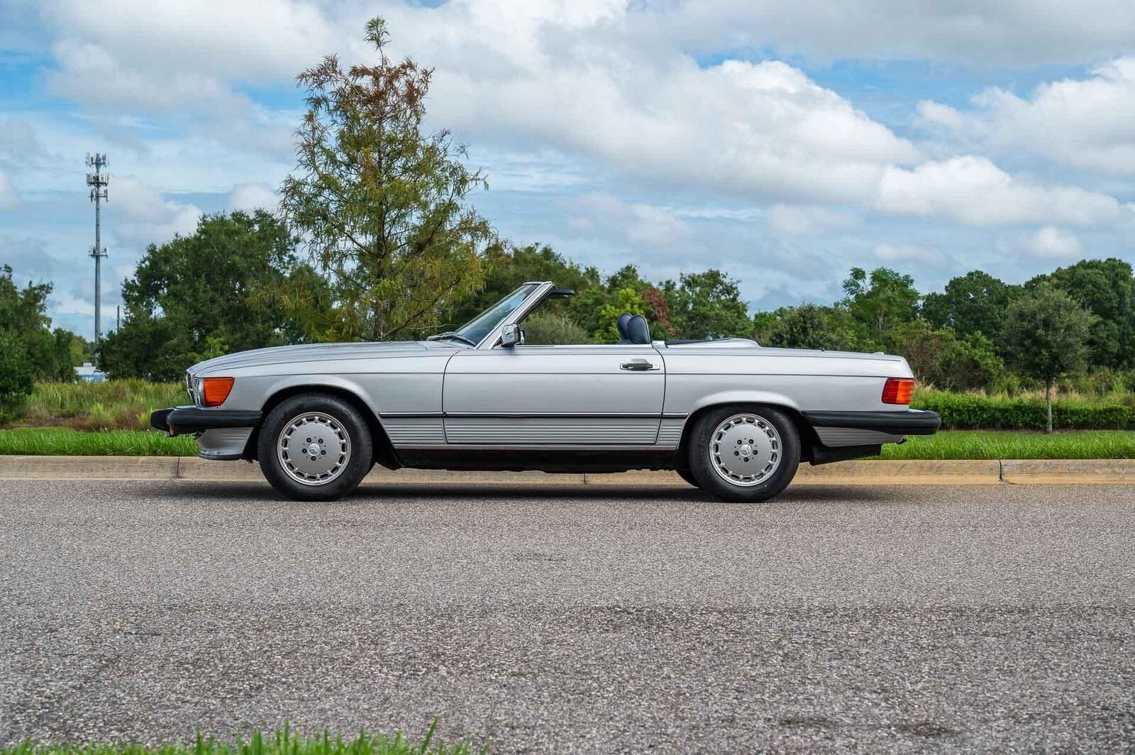 Mercedes-Benz-500-Series-1989-Silver-Blue-201578-1