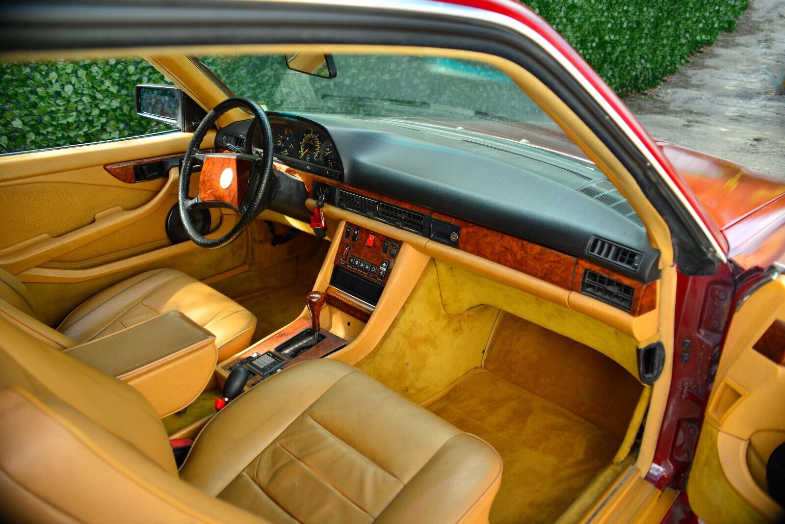 Mercedes-Benz-500-Series-Coupe-1983-Burgundy-Tan-181101-25