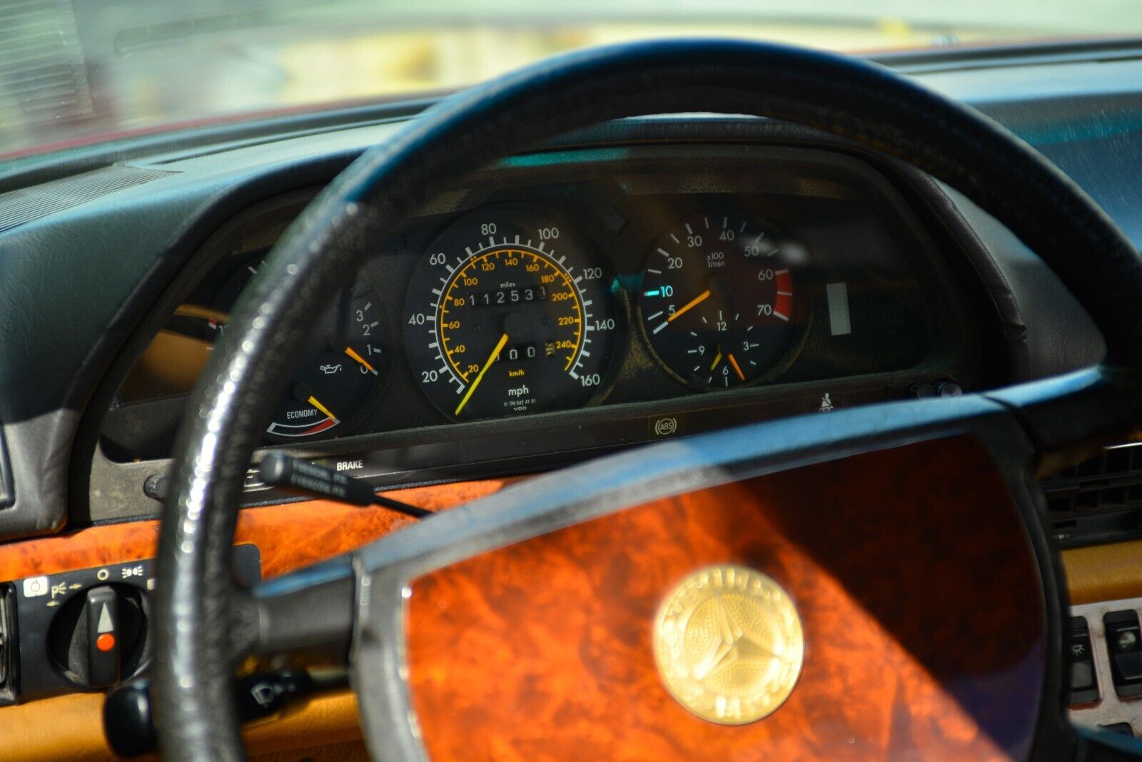 Mercedes-Benz-500-Series-Coupe-1983-Burgundy-Tan-181101-29