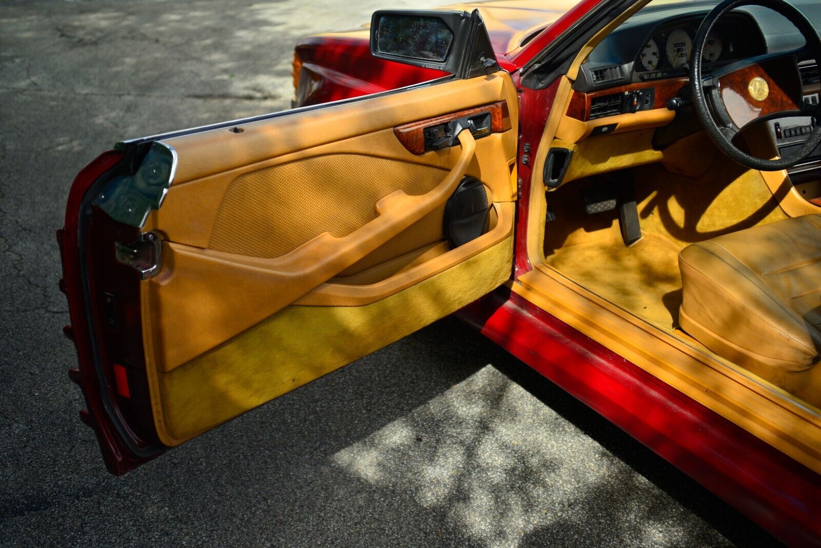 Mercedes-Benz-500-Series-Coupe-1983-Burgundy-Tan-181101-32