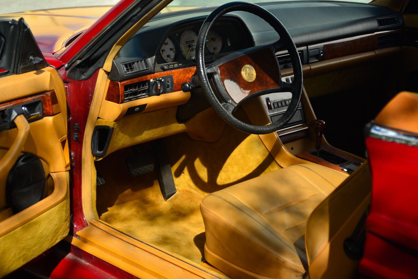 Mercedes-Benz-500-Series-Coupe-1983-Burgundy-Tan-181101-33