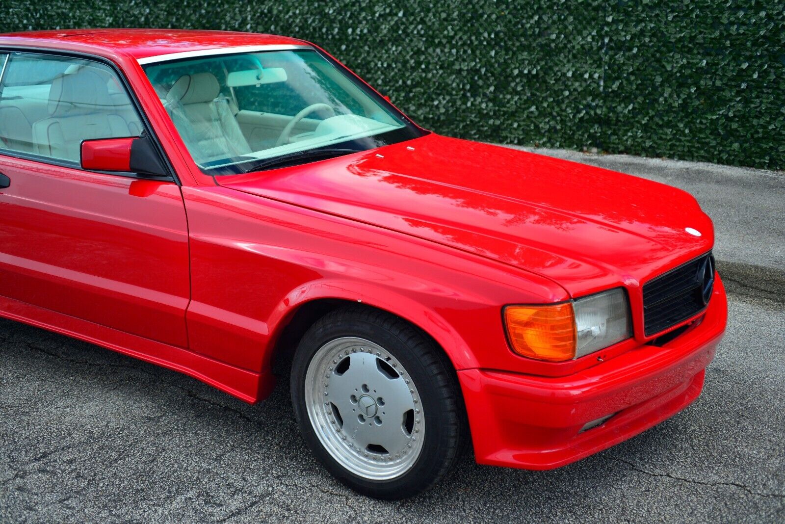 Mercedes-Benz-500-Series-Coupe-1987-Red-White-115551-36