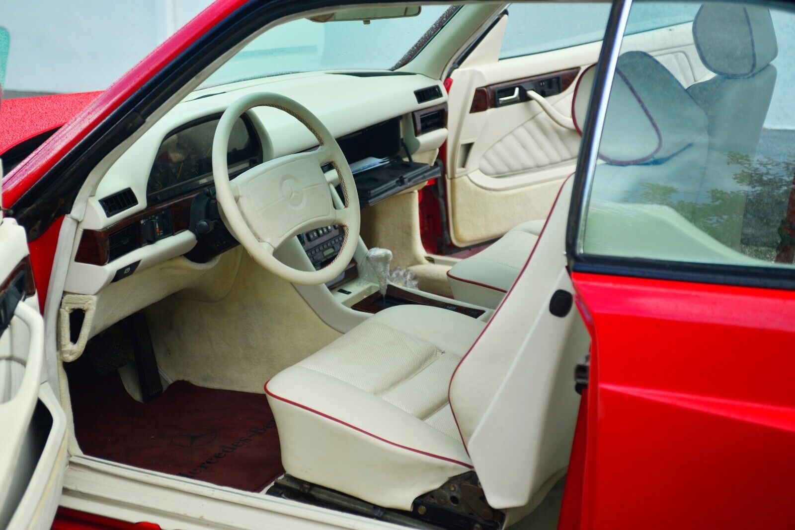 Mercedes-Benz-500-Series-Coupe-1987-Red-White-115551-37