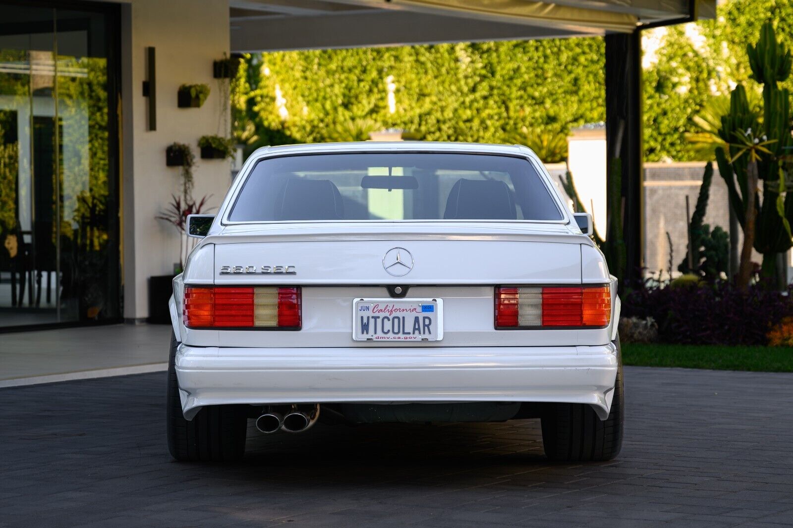 Mercedes-Benz-560sec-1988-White-Blue-103513-9