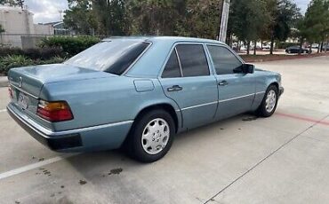 Mercedes-Benz-E-Class-1991-Blue-120862-10