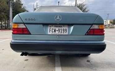 Mercedes-Benz-E-Class-1991-Blue-120862-11