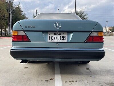 Mercedes-Benz-E-Class-1991-Blue-120862-11