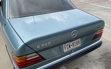 Mercedes-Benz-E-Class-1991-Blue-120862-13