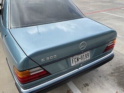 Mercedes-Benz-E-Class-1991-Blue-120862-13